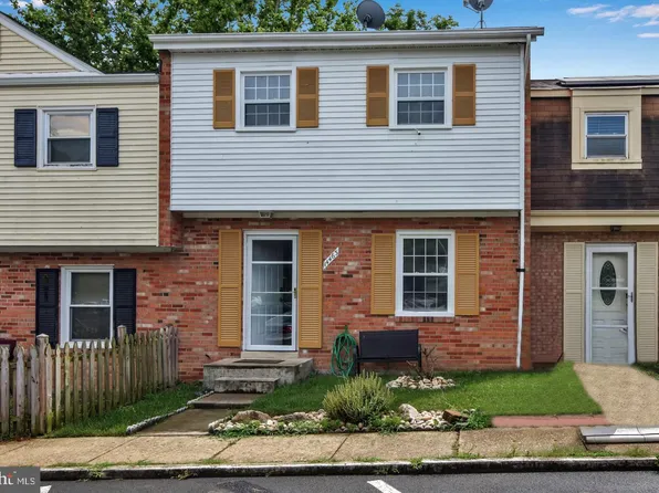 14463 Village Dr, Woodbridge, VA 22191