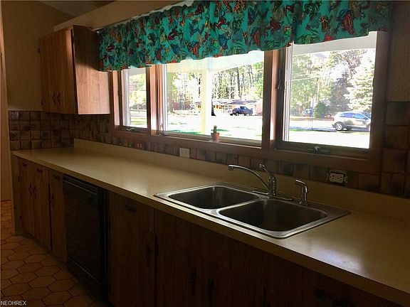4th image of 2437 Chestnut Dr