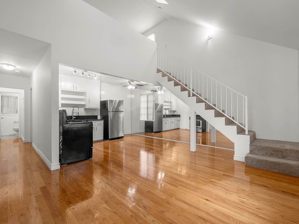 1st image of 6200 Fountain Ave #203