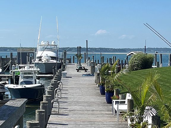 3rd image of 369 Dune Rd