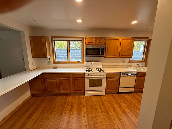 Spacious kitchen with gas stove, refrigerator, microwave, dishwasher