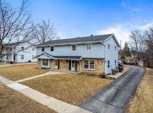 2407 Saratoga Rd, Waukesha, WI 53186