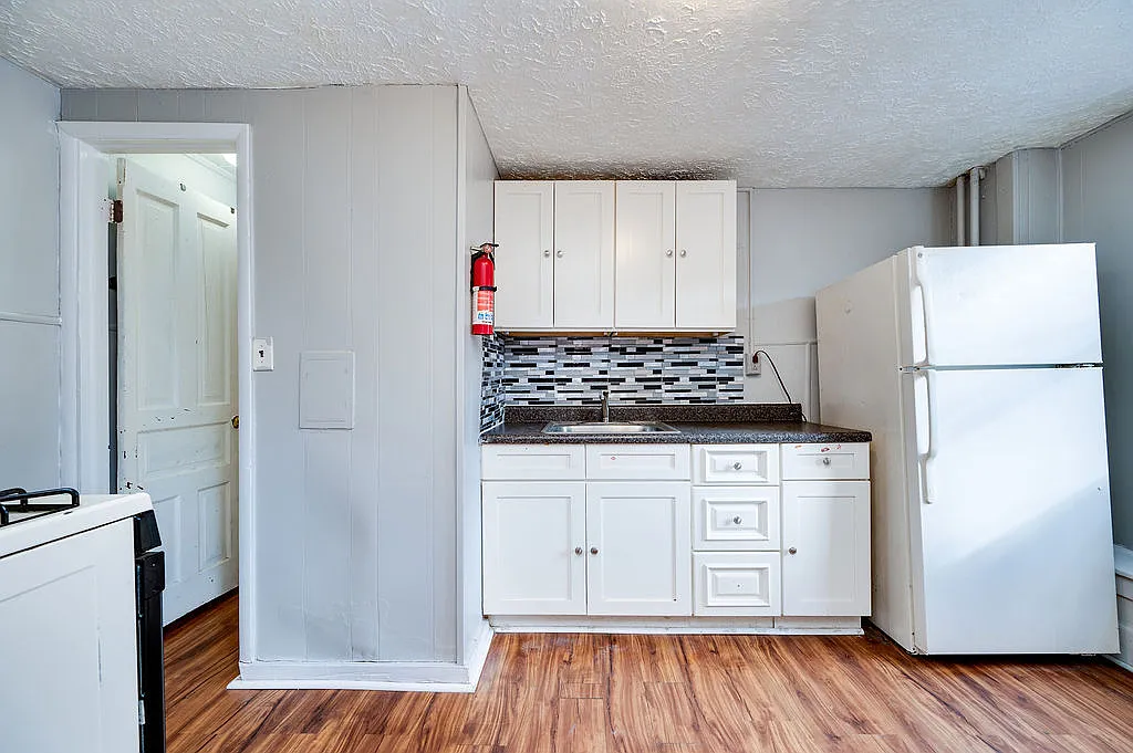 1 bed, 850 sqft, $995 — Photo 3