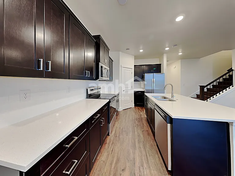1271 E Ludlow Dr — Photo 4