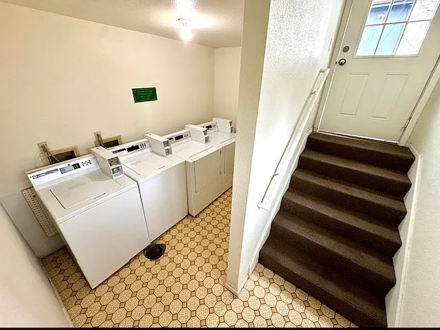 1610 Lloyd St — Photo 14