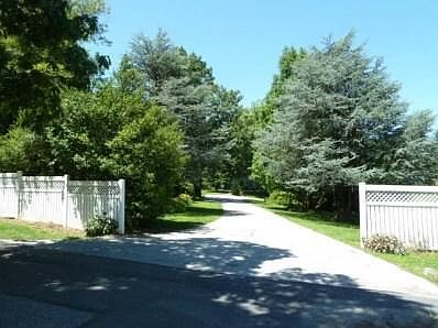 2nd image of 25 Holly Hill Dr