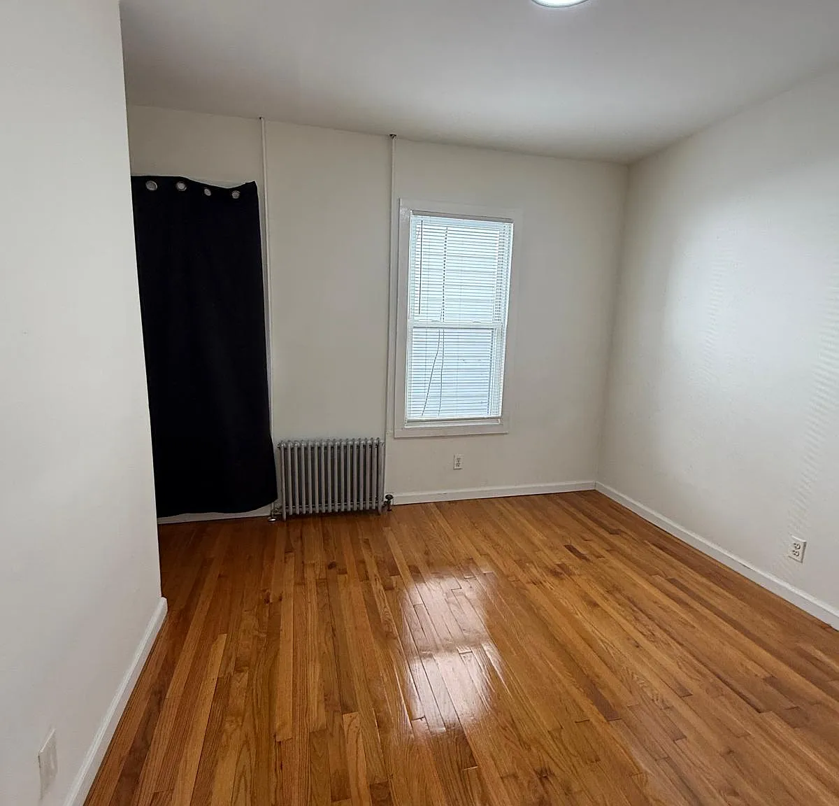 5 bed, 2091 sqft, $4,000 — Photo 4