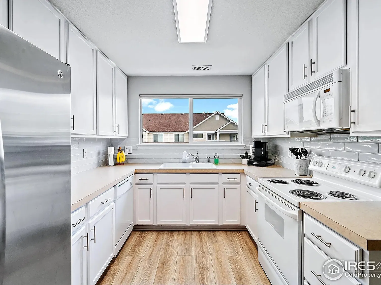 2 bed, 1070 sqft, $2,000 — Photo 3