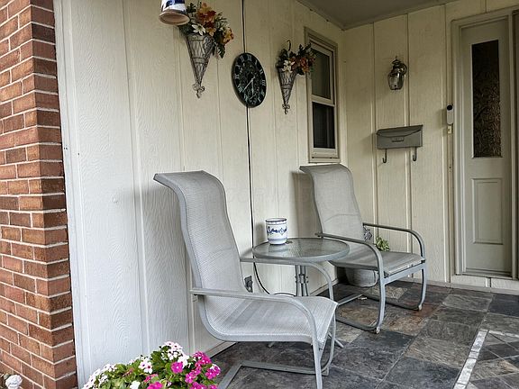 3rd image of 1960 Faymeadow Ave