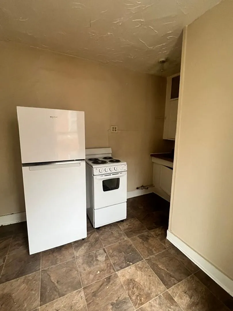 1201 Columbia Ave — Photo 4