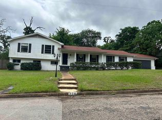 706 Inwood Dr, Palestine, TX 75801