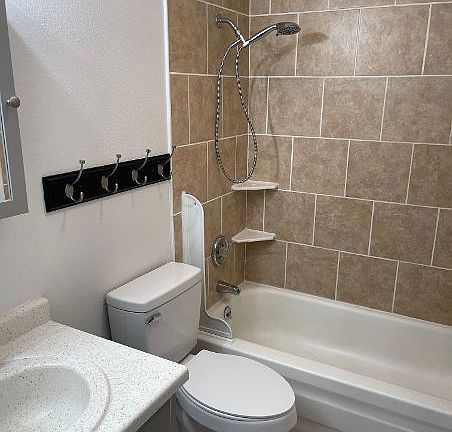 2032 Carlee-Unt #38-Bathroom_12172024