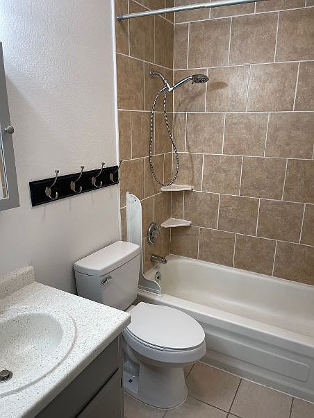 2032 Carlee-Unt #38-Bathroom_12172024