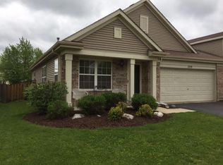 1259 Promontory Dr, Hampshire, IL 60140