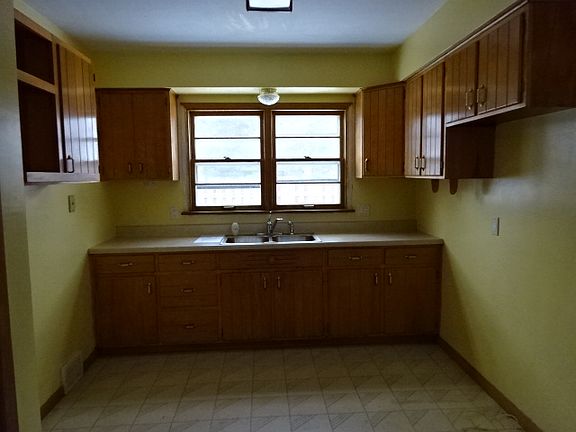 4th image of 1139 Highland Ave