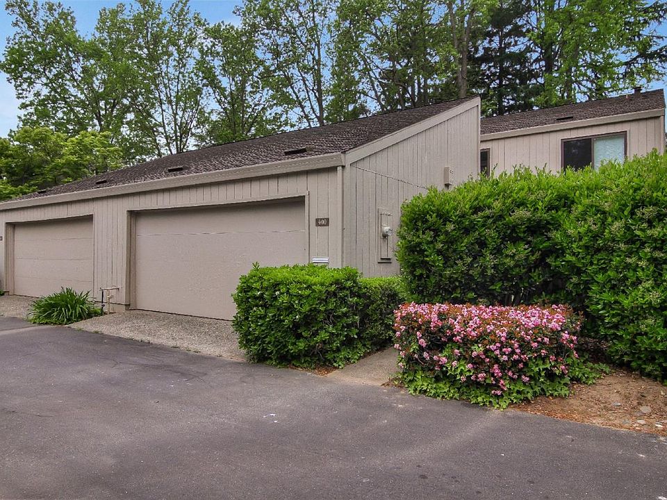 2nd image of 400 Elmhurst Cir