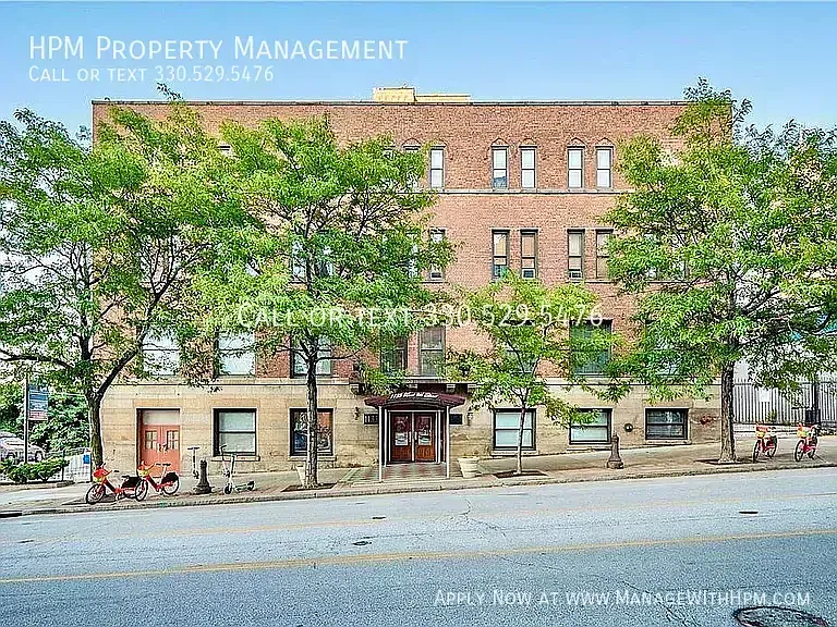 1133 W 9th Street — Photo 1