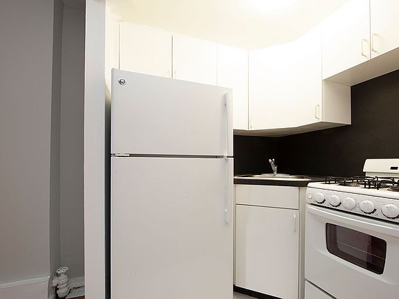 3rd image of 852 8th Ave APT 2B