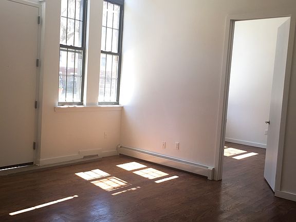2nd image of 298 Tompkins Ave APT 3