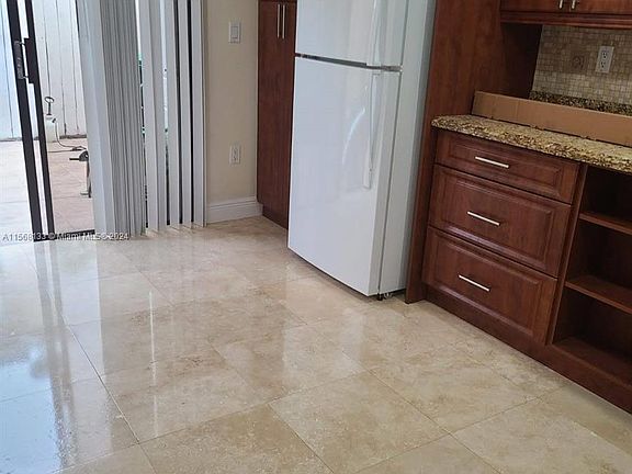 4th image of 1907 SW 107th Ave APT 801