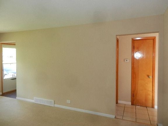 3rd image of 222 E Hirsch Ave