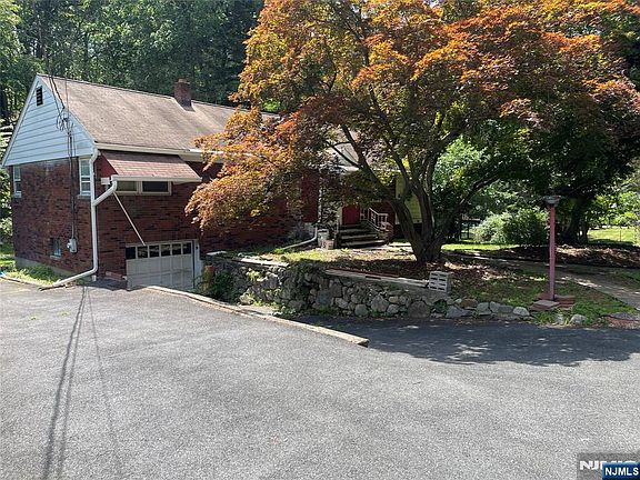 2nd image of 84 Grove St