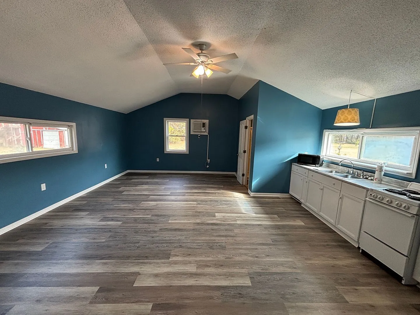 Studio, 1.0 bath, 500 sqft, $1,299 — Photo 4