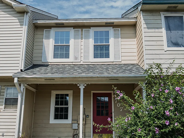 707 Walker Rd — Photo 3