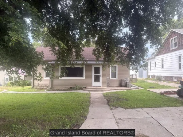 424 1st St, Platte Center, NE 68653