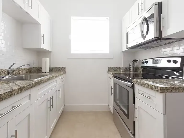 223 Phoenetia Ave #6 — Photo 3