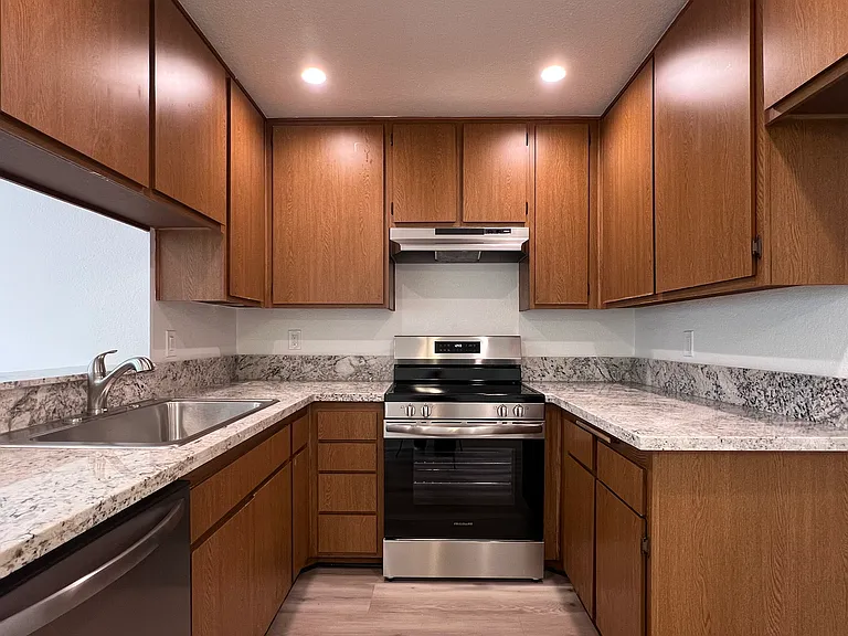 134 S Western Ave #10 — Photo 8