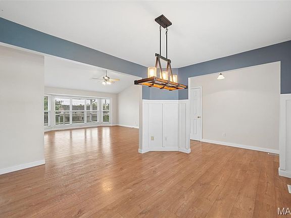 4th image of 158 Royalwood Place Ct
