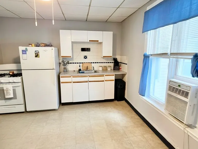 79 Hamlet Avenue — Photo 3