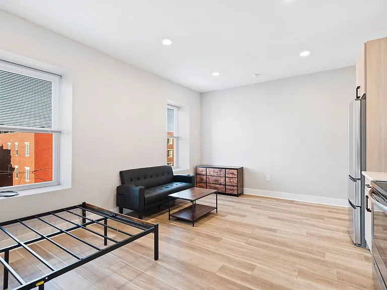325 N 40th St — Photo 23