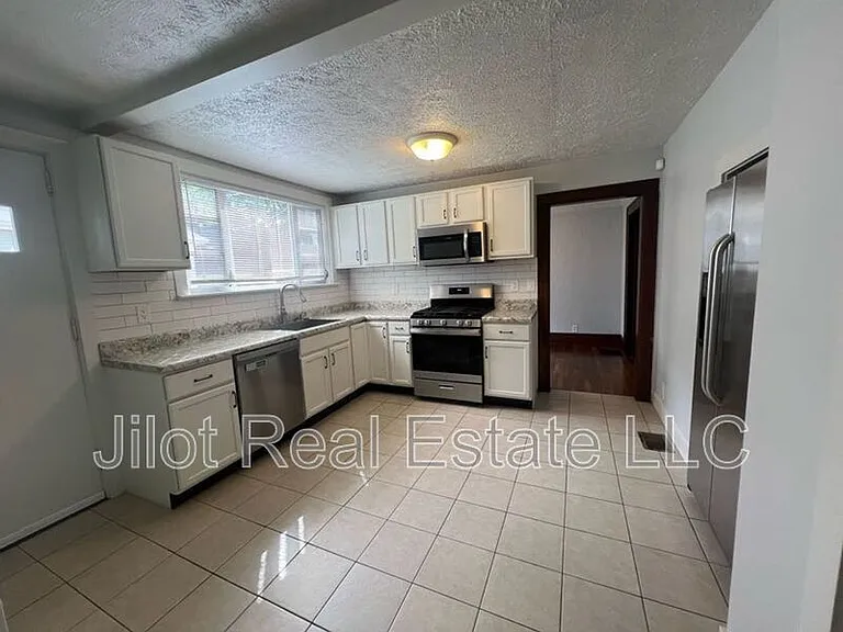 1845 Lakewood Ter SE — Photo 6