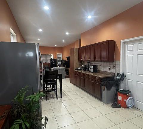5th image of 3244 Cedar St