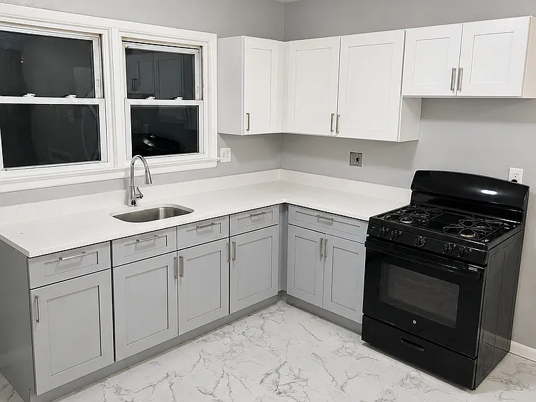 158 3rd Ave #2R — Photo 18