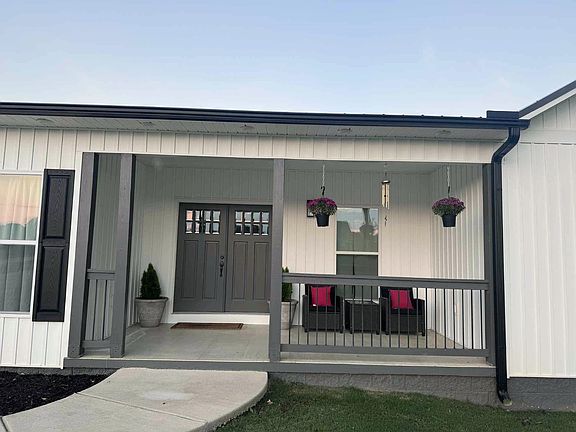 3rd image of 520 Cloverleaf Cir