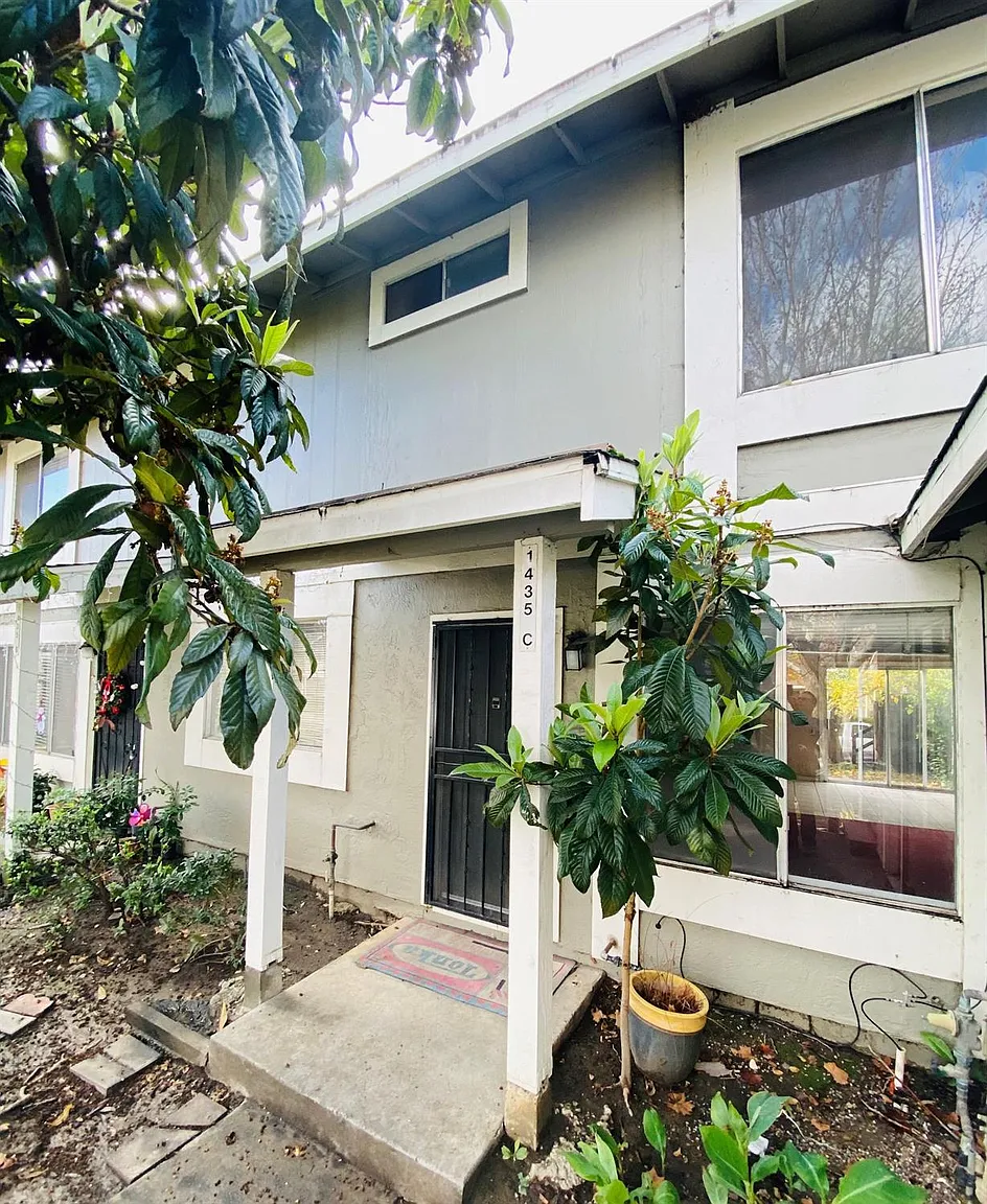 1435 McQuesten Dr APT C photo 1