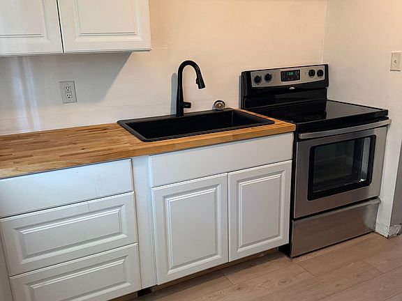 2nd image of 711 Glenna Dr Unit B