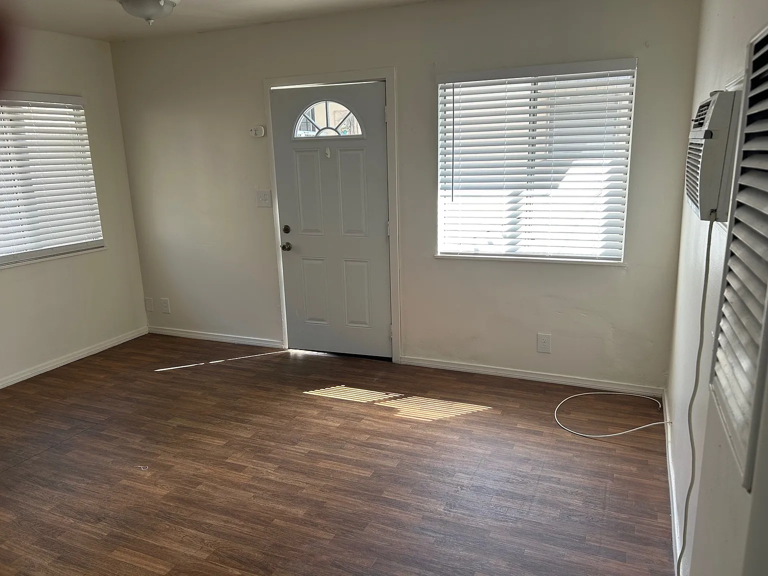 Studio, $1,100 — Photo 3