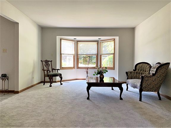 5th image of 269 N Cambridge Dr