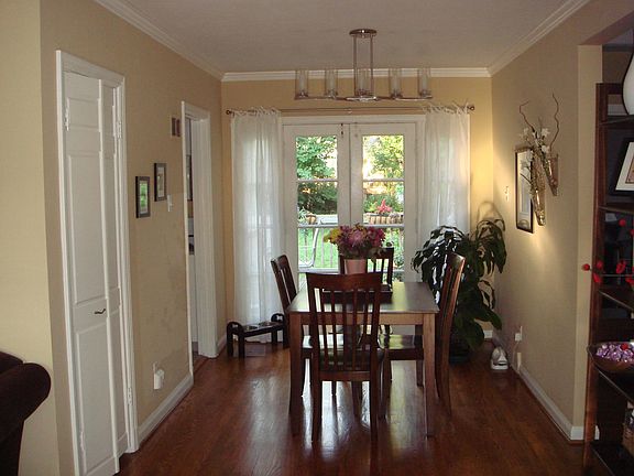 3rd image of 2852 Manderly Dr