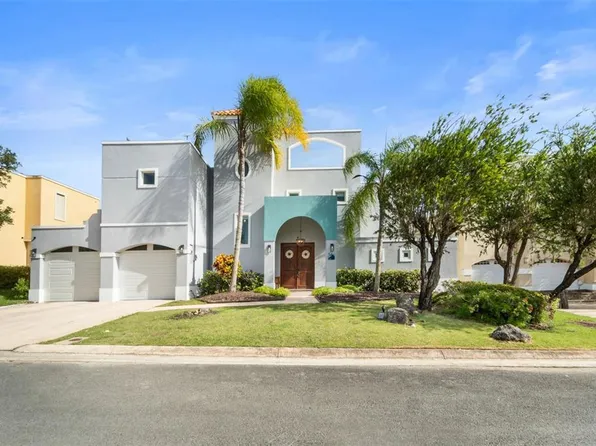 14 Coconut Ct, Vega Alta, PR 00692