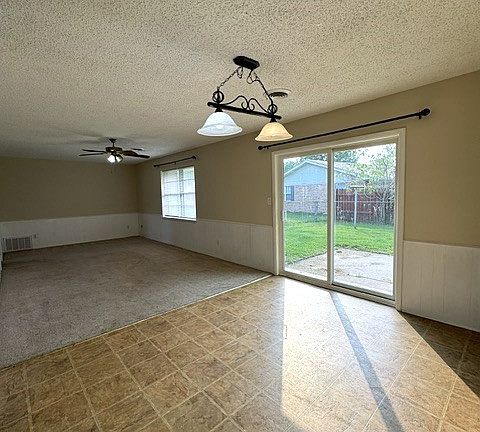 4th image of 900 Sherry Dr