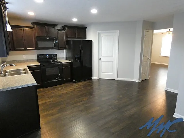 1511 Orange Ct — Photo 6