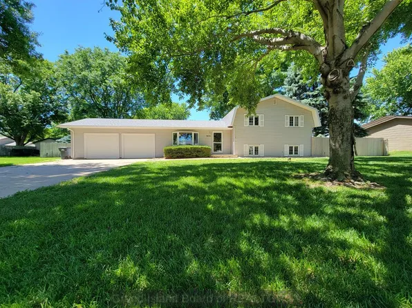 3416 Graham Ave, Grand Island, NE 68803
