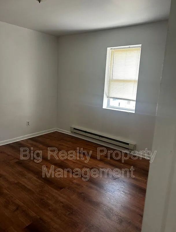 2 bed, 1.0 bath, $1,395 — Photo 4