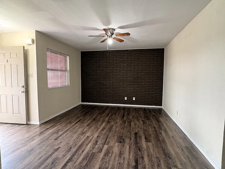 Sunshine Village Apartments — Photo 8