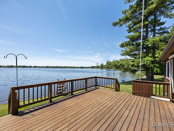 4th image of 2325 Lakeside Dr